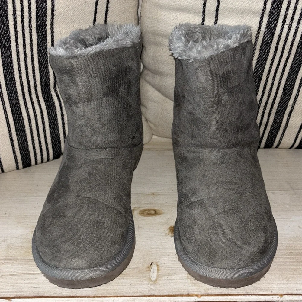 Aeropostale Gray Faux Suede Fur Lined Boots Warm Cozy Size 8 - Picture 3 of 11